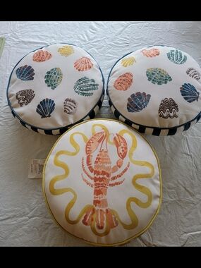 Threshold Round Pillow in Cream with Navy Trim